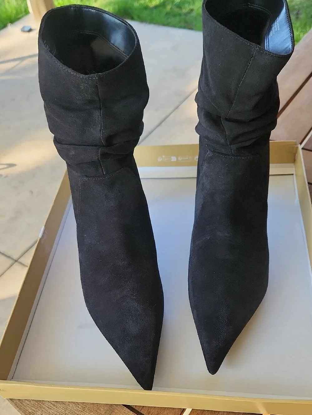 Women's Black Suede Slouch Ankle Boots - Kitten Heel - Picture 3 of 4